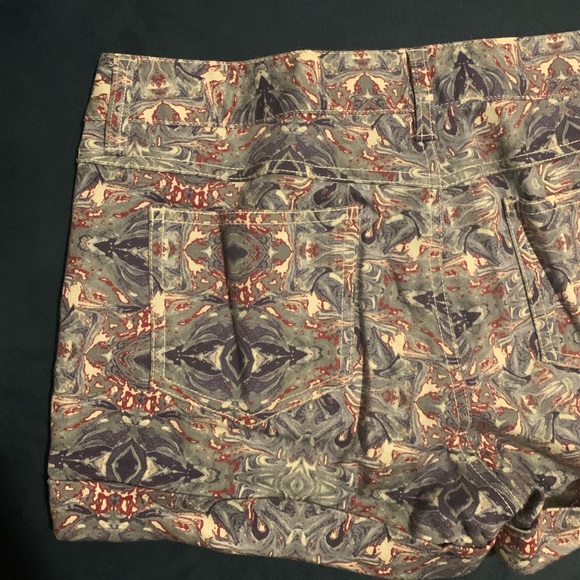 Cute Floral Denim Short - Picture 7 of 10